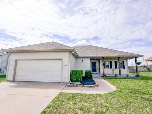 2009 Thompson Dr, Junction City, KS, 66441-1911 | Card Image