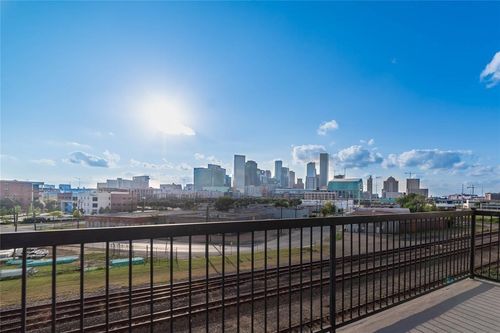 2352 Sperber Ln, Houston, TX, 77003-1553 | Card Image