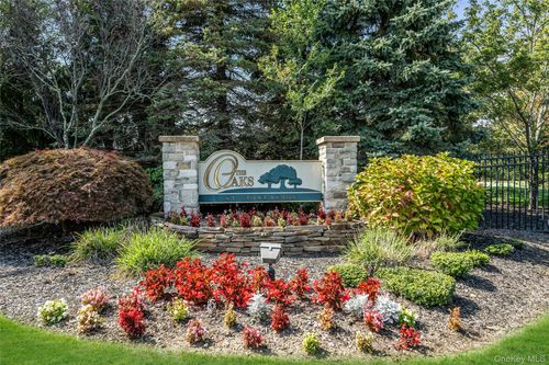 a-40 Oak Run, Stony Brook, NY, 11790-3339 | Card Image