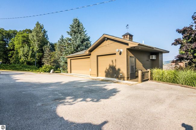 12305 3 Rd St, House other with 5 bedrooms, 4 bathrooms and null parking in Kewadin MI | Image 45