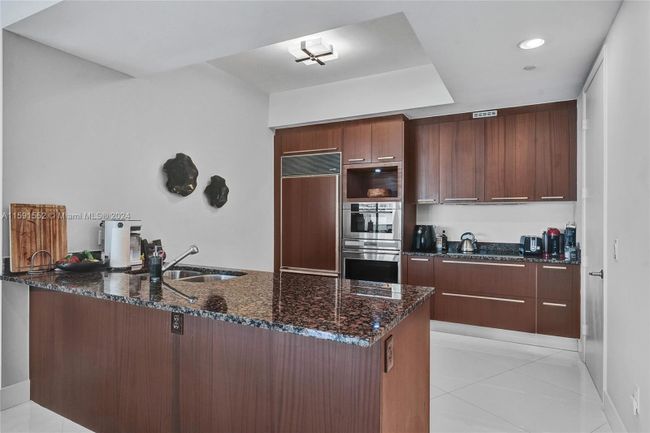 503 - 15811 Collins Ave, Condo with 3 bedrooms, 3 bathrooms and null parking in Sunny Isles Beach FL | Image 3