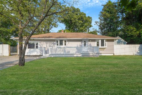67 Saxon Ave, Bay Shore, NY, 11706-7017 | Card Image