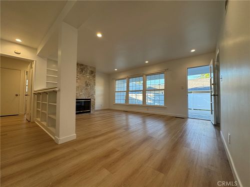 22051 Vanowen St, Canoga Park, CA, 91303-2551 | Card Image