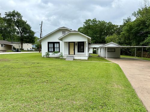 2727 Old Houston Rd, Huntsville, TX, 77340-6618 | Card Image