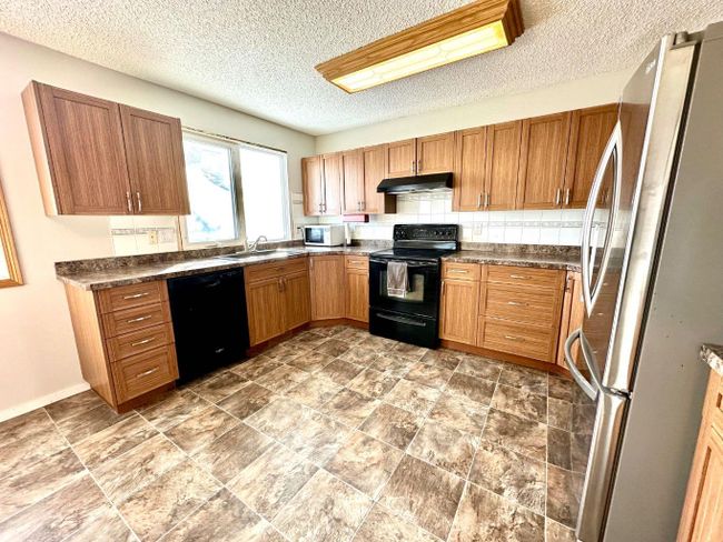 9239 107 Avenue, Home with 4 bedrooms, 2 bathrooms and 4 parking in Grande Prairie AB | Image 12