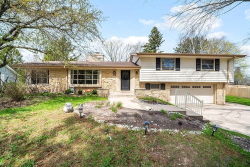 2526 W Dunwood Road Road, GLENDALE, WI, 53209 | Card Image