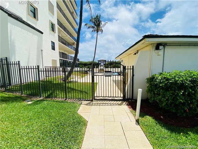 APT-401 - 10044 Ocean Dr, Condo with 3 bedrooms, 2 bathrooms and null parking in Jensen Beach FL | Image 70