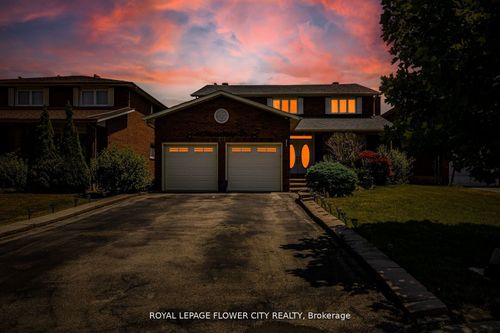 15 Thistle Ridge Dr, Woodbridge, ON, L4L3K3 | Card Image