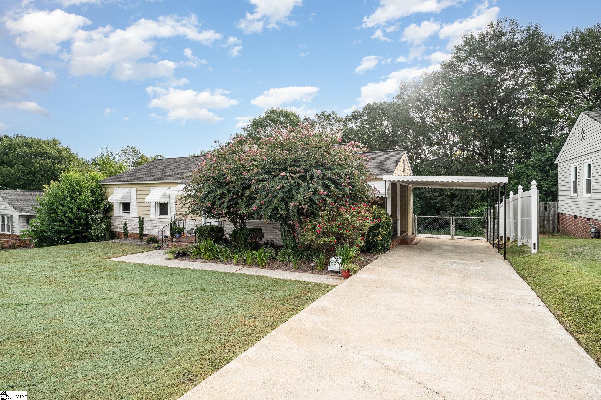 Bear Dr, Greenville, SC 29605