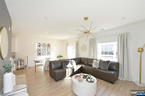 92 Harvest Way, Little Falls, NJ, 07424-1272 | Card Image