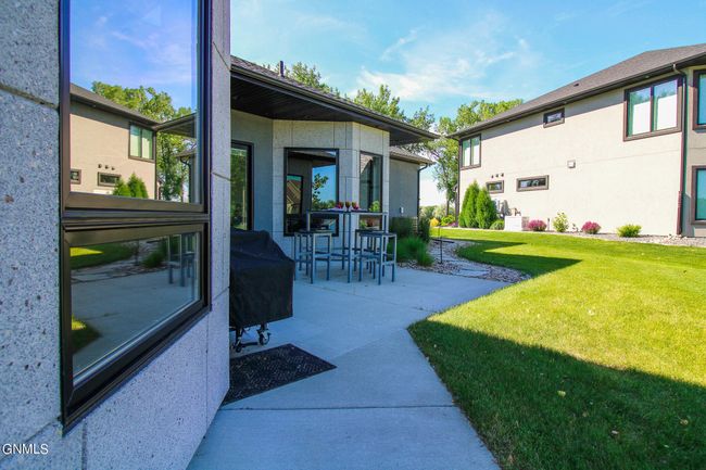 Walkway from Covered Patio to Grill Patio | Image 98