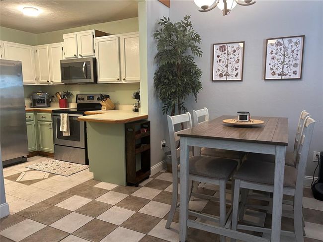 4135 Nw 16 Th Dr, Townhouse with 3 bedrooms, 2 bathrooms and null parking in GAINESVILLE FL | Image 5