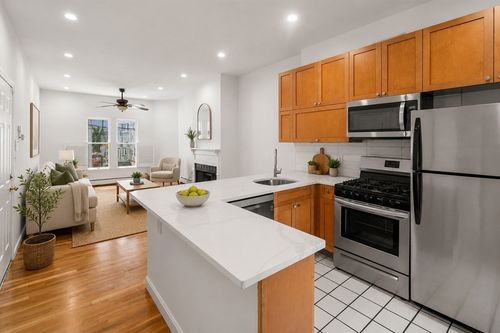 1-186 W 7th St, Boston, MA, 02127-4567 | Card Image