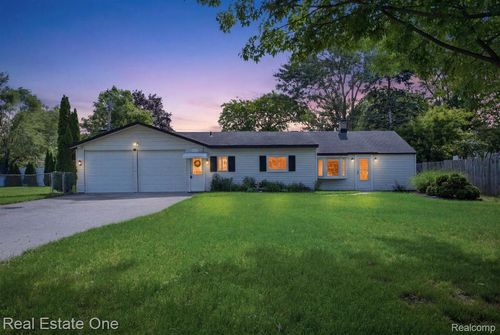 3003 Longview Ave, Rochester Hills, MI, 48307-5573 | Card Image