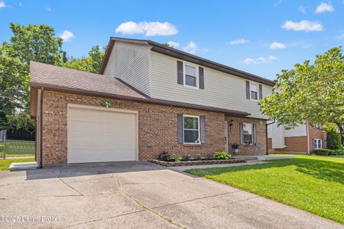 848 Stratton Ln, Winchester, KY, 40391-9761 | Card Image