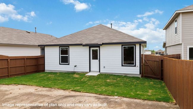 405 Wild Goose Drive, House other with 3 bedrooms, 2 bathrooms and null parking in Luling TX | Image 30