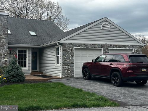 108 Sawmill Run, Elizabethtown, PA, 17022-1149 | Card Image
