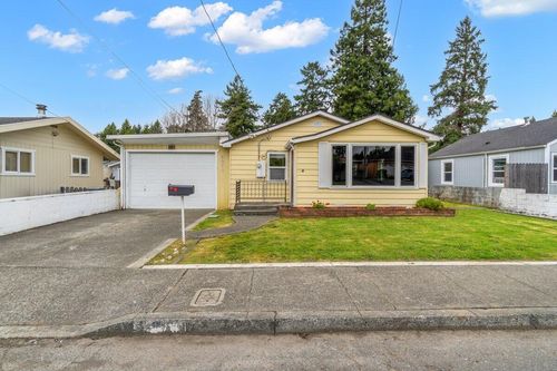 2071 Holly St, Eureka, CA, 95503-6136 | Card Image