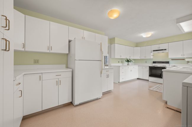 26 Winston Dr, House other with 3 bedrooms, 2 bathrooms and 3 parking in Washington Depot CT | Image 14