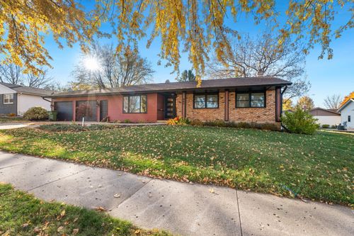 957 Miles Dr, Worthington, MN, 56187-1029 | Card Image