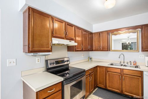 2369 Golden Shores Dr, Fenton, MI, 48430-1057 | Card Image