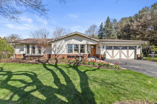 W246S6855 Maple Hill Dr, Waukesha, WI, 53189-9209 | Card Image