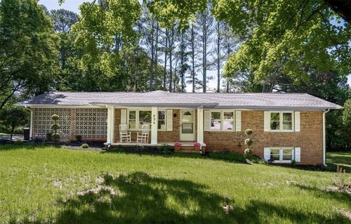 634 Middle Park Dr, Seneca, SC, 29672-6640 | Card Image