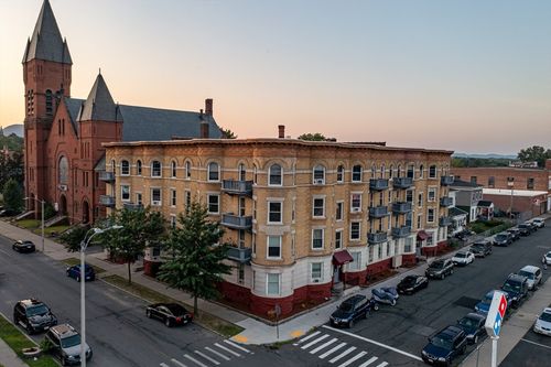 1r-173 Elm St, Holyoke, MA, 01040-4418 | Card Image