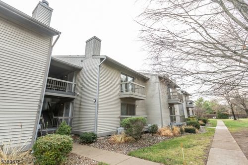 32 Sam Bonnell Dr, Clinton, NJ, 08809-1103 | Card Image