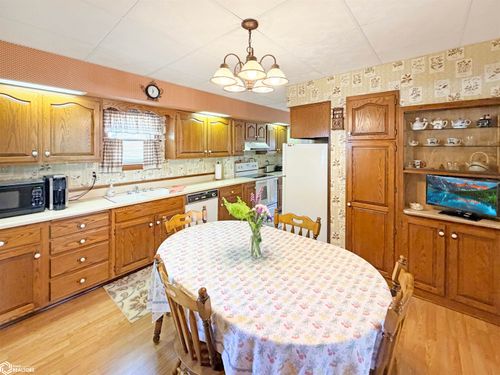 302 3rd Avenue Se, Hampton, IA, 50441 | Card Image