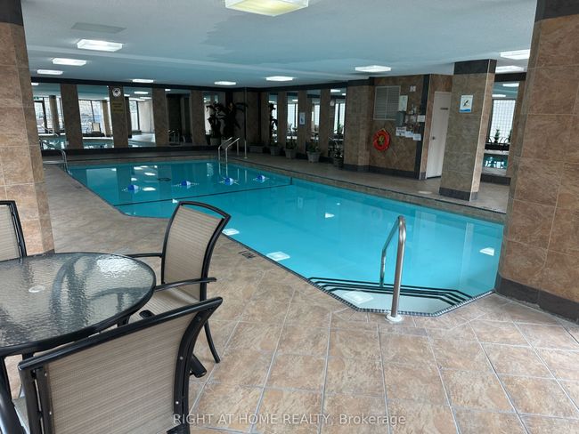 1406 - 300 Webb Dr, Condo with 3 bedrooms, 2 bathrooms and 1 parking in Mississauga ON | Image 33