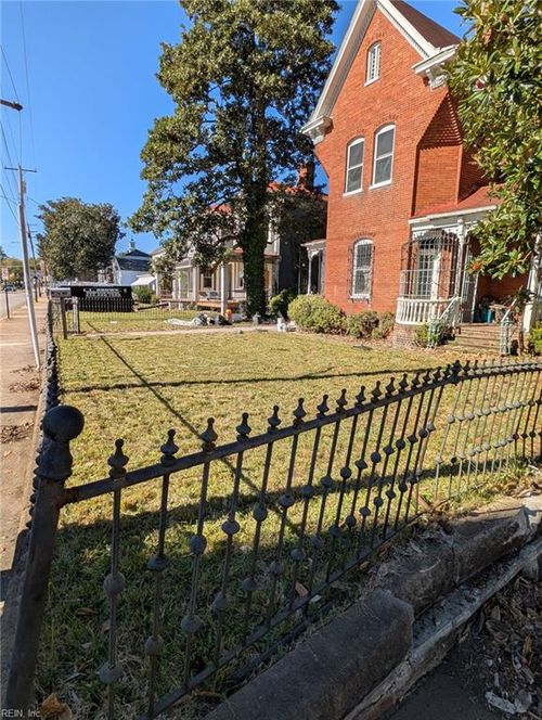 725 N Main St, Danville, VA, 24540-4441 | Card Image