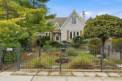 685 Dunn Ave, Hamilton, ON, L8H6M5 | Card Image