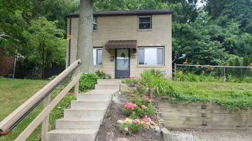 411 Macfarlane Dr, Pittsburgh, PA, 15235-4217 | Card Image