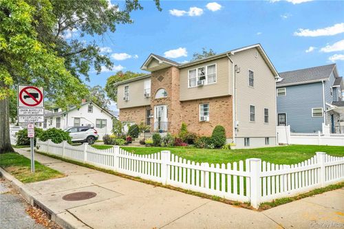 402 Clinton Ave, Rockville Centre, NY, 11570-3303 | Card Image