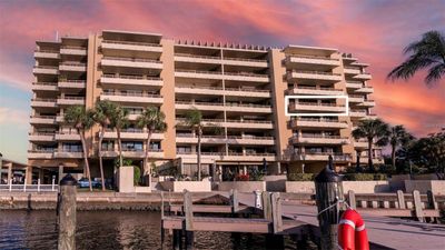 502 - 5701 Mariner Street, Condo with 2 bedrooms, 2 bathrooms and null parking in Tampa FL | Image 1