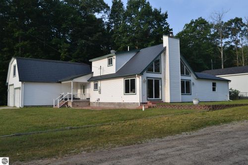 404 Summit Rd, Roscommon, MI, 48653-8637 | Card Image