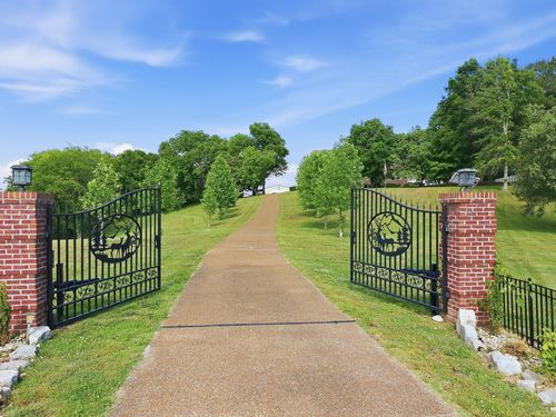 1150 Cochran Cemetery Rd, Lewisburg, TN, 37091-5325 | Card Image