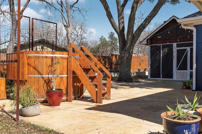 The standout feature of the backyard is the 7x5 cedar aqua therapy tub | Image 27