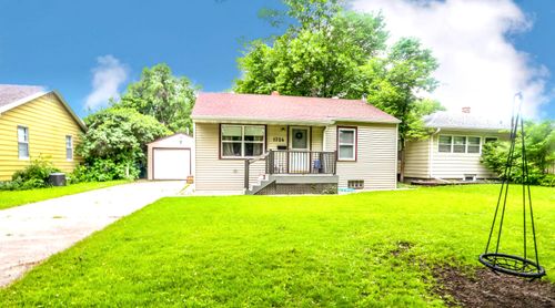 1724 S 1st St, ABERDEEN, SD, 57401-7408 | Card Image