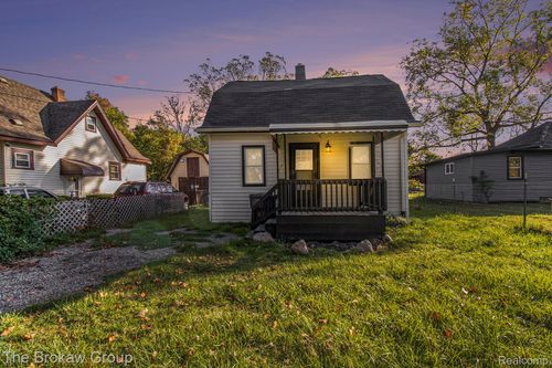 2021 Brooks St, Flint, MI, 48507-1417 | Card Image
