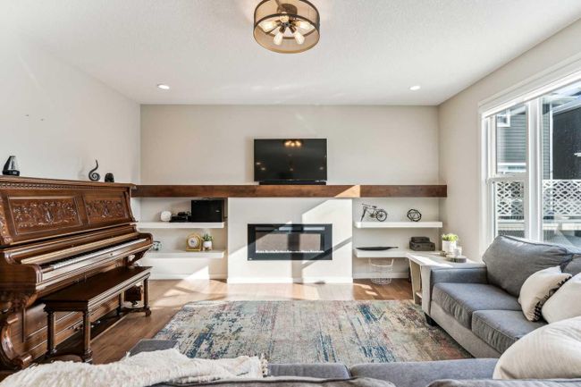 191 West Grove Way Sw, Home with 4 bedrooms, 2 bathrooms and 4 parking in Calgary AB | Image 6