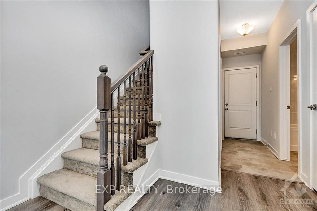 Residential Lease in Manor Park - Cardinal Glen and Area 4