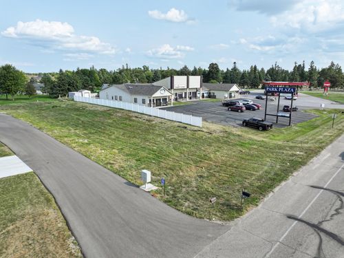 688-686-688 Voyager Dr, Alexandria, MN, 56308-3102 | Card Image
