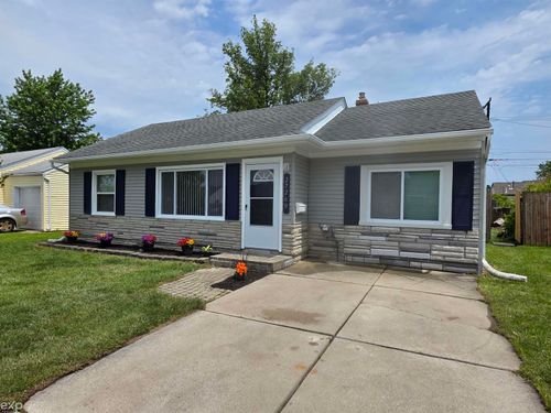 27260 Woodmont St, Roseville, MI, 48066-5226 | Card Image
