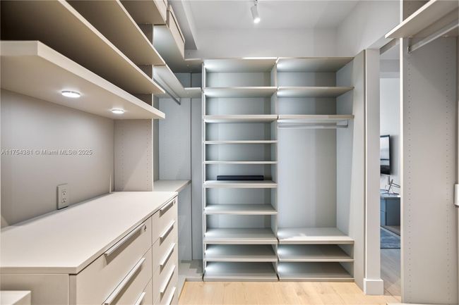 APT-3202 - 16051 Collins Ave, Condo with 2 bedrooms, 3 bathrooms and null parking in Sunny Isles Beach FL | Image 18