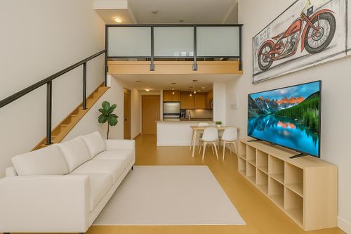 402-10 Renaissance Sq, New Westminster, BC, V3M7B1 | Card Image