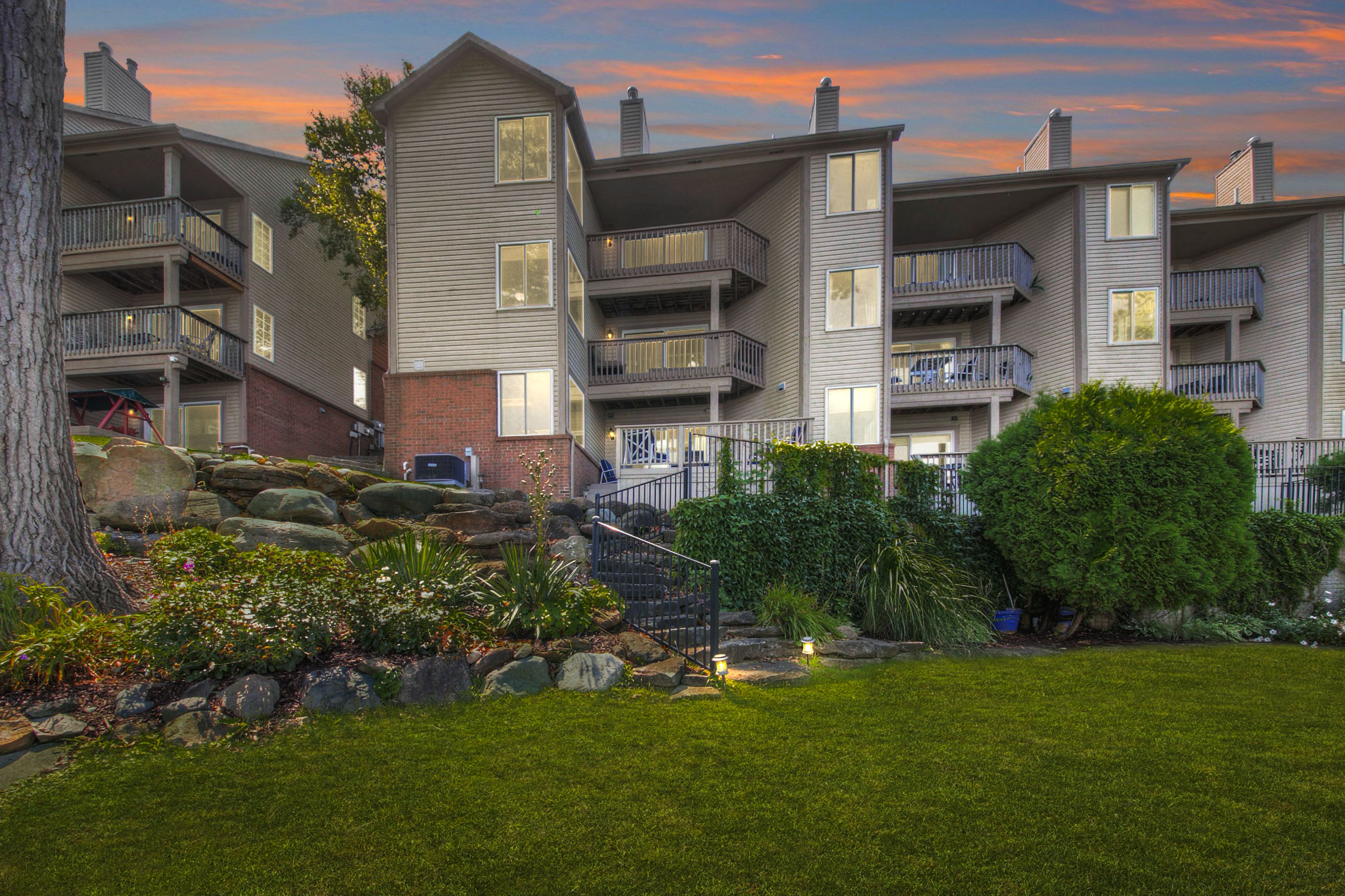 Bay Front Ct, Waterford, MI 48328