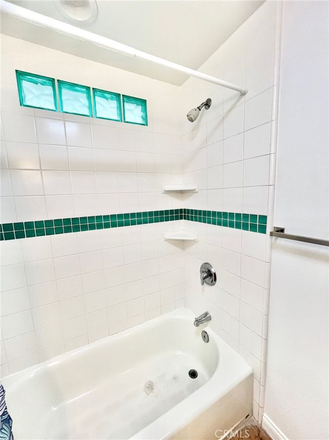 64 Avalon Terrace Rd, Condo with 2 bedrooms, 3 bathrooms and 1 parking in Avalon CA | Image 20