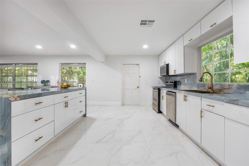 528 Sevilla Ave, Coral Gables, FL, 33134-5715 | Card Image